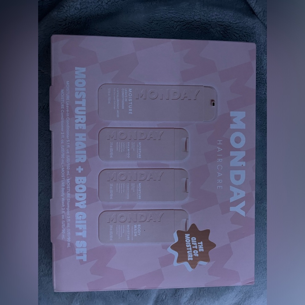Monday Haircare Moisture Hair + Body Gift Set